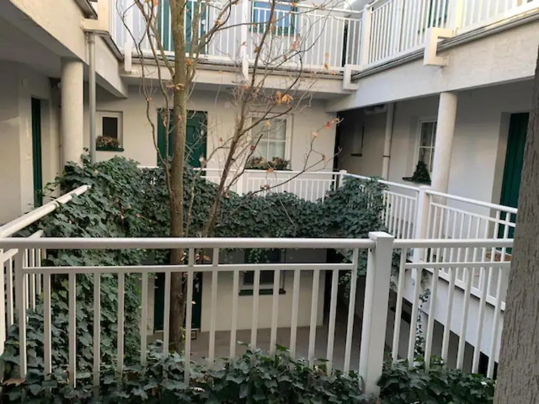 Modern Flat Incl Parking, Near Metro U1 Apartment Vienna